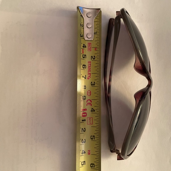 NWOT Gray Sunglasses with two tone Trims, big round cat\'s eyes, only 0.85 oz